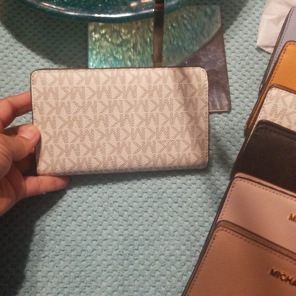 Michael Kors wallet - Picture 4 of 8